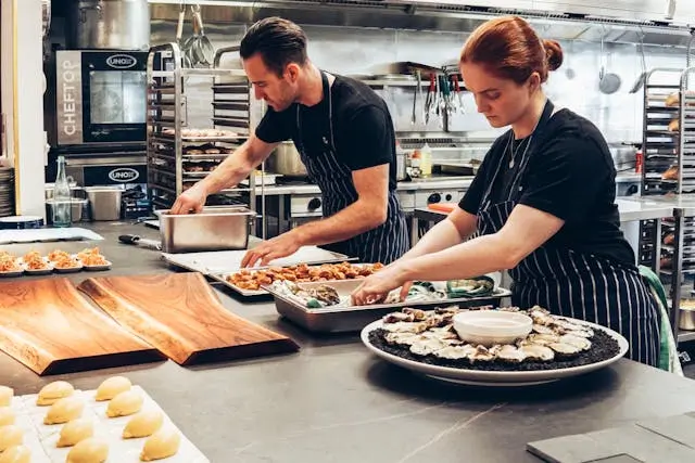 trabajo en Irlanda a couple baking